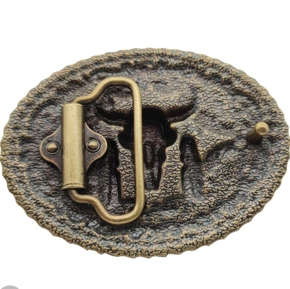 Native American feathers and bull steer belt buckle approximately 3.75 - Picture 3 of 3